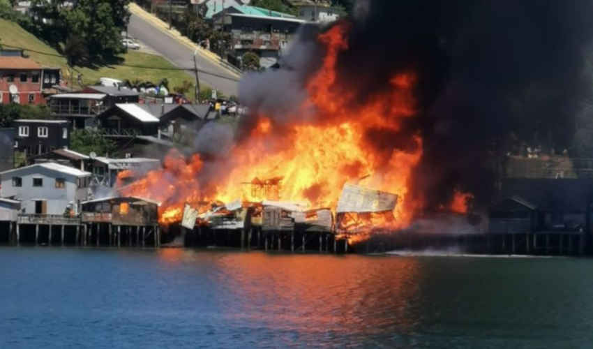 Seis bomberos lesionados en incendio que afectó a Chiloé