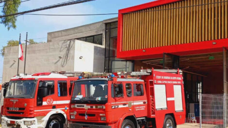 Cerro Navia recibe nuevo cuartel de Bomberos