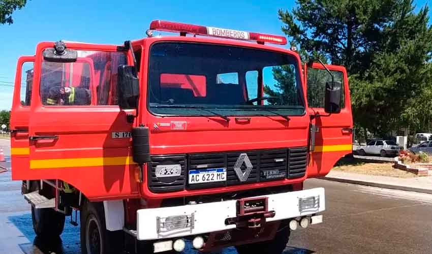 Bomberos de Esquel suman una autobomba 4x4 a su flota