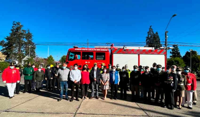 Gobierno Regional de Los Ríos entregó nuevo carro a Bomberos