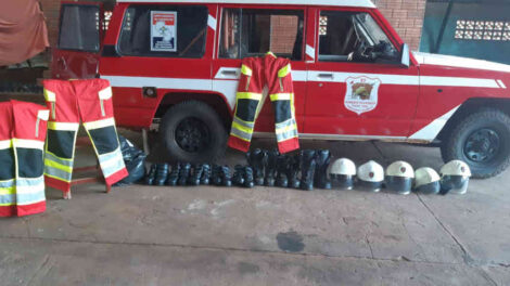 Donan equipos para bomberos voluntarios en Itapúa