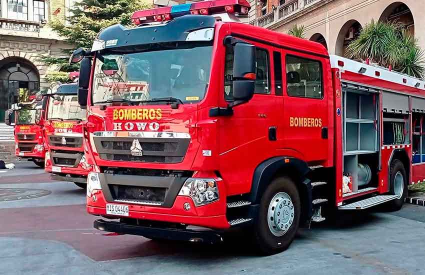 Bomberos de Uruguay recibe nuevos autobombas