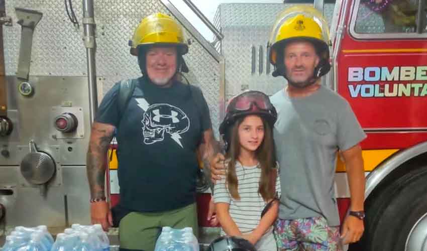 Motoqueros donaron agua para los bomberos