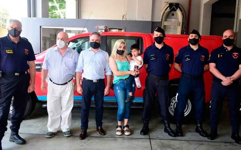 Reconocimiento a Bomberos que le salvaron la vida a un niño