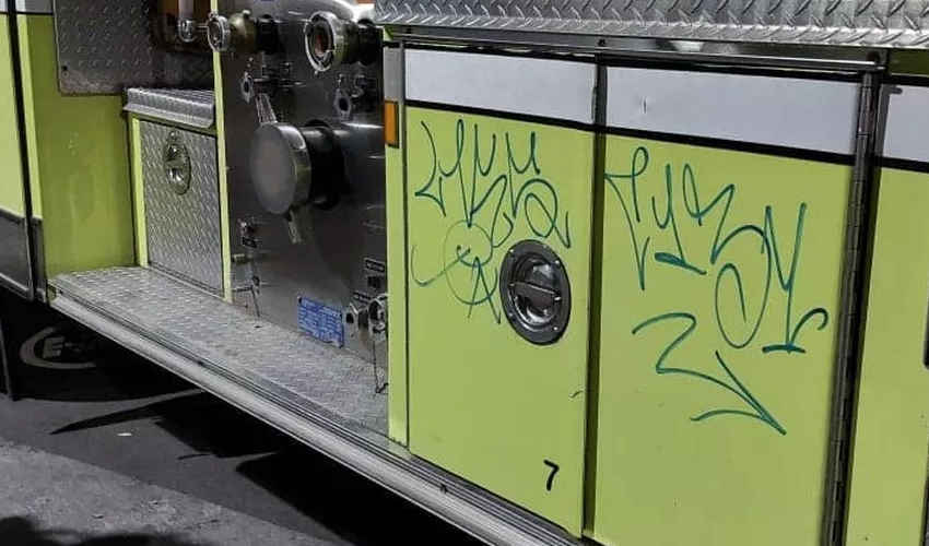 Vandalizaron un camión de los bomberos voluntarios