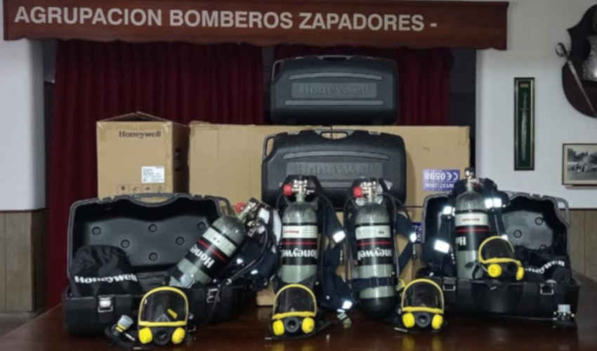 Bomberos Zapadores de santa fe recibieron nuevo equipamiento de respiración autónoma