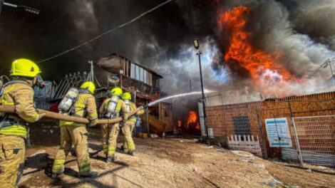 Cinco Cuerpos de Bomberos trabajaron para controlar incendio en Iquique