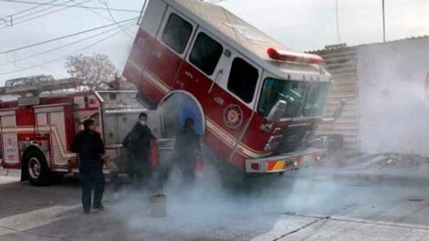 Se incendia camión de bomberos y los bomberos piden ayuda