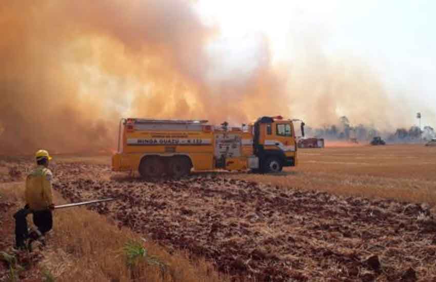 Acuartelamiento de bomberos para combatir los incendios forestales