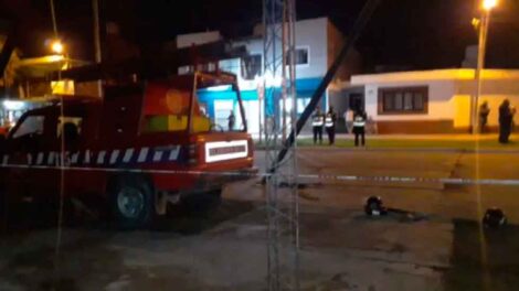 Camioneta de Bomberos chocó violentamente a un motociclista