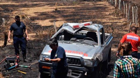 Volcó una camioneta de Bomberos cuando iban a sofocar un incendio