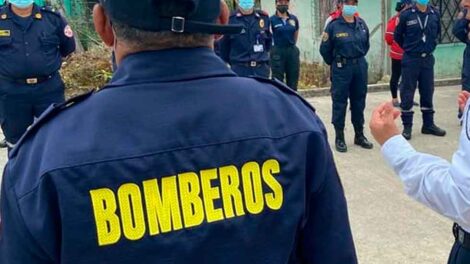 Señalan que bomberos habrían recibido bienes para uso personal