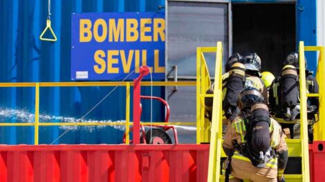 Los bomberos estrenan un campo de entrenamiento más amplio