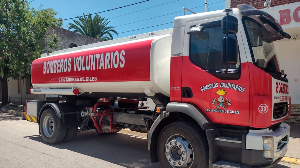 Bomberos Voluntarios de San Andrés de Giles con nuevo cisterna