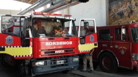 Un bombero salvó la vida de una bebé que se estaba ahogando