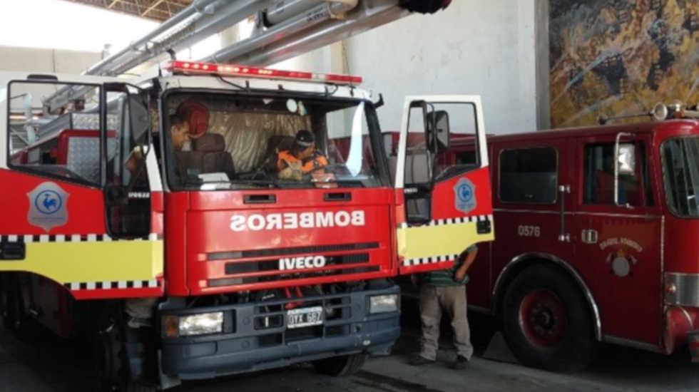 Un bombero salvó la vida de una bebé que se estaba ahogando