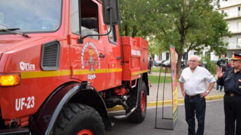 Bomberos presentó a la comunidad una flamante autobomba