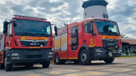 Bomberos de Ñipas y Huepil reciben nuevas y modernas unidades