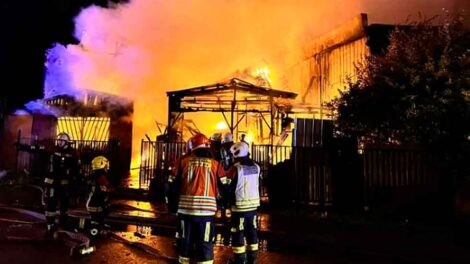 Incendio destruyó tres casas y una bodega en Puerto Montt