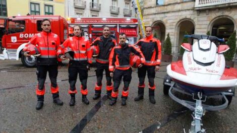 Bomberos recibe un nuevo camión y una moto de agua