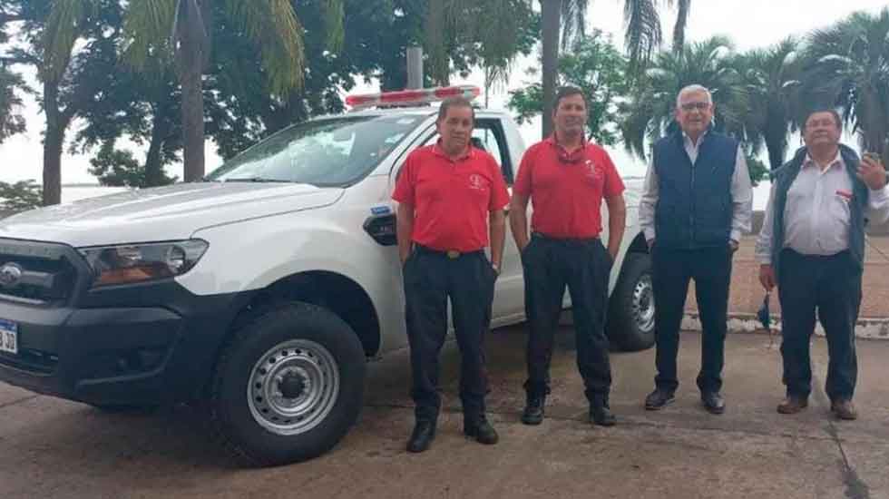 Bomberos Voluntarios recibieron camioneta donada