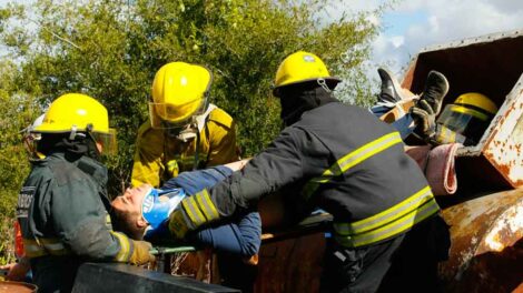 Bomberos y personal de salud hicieron el simulacro de emergencia