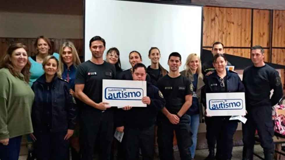 Bomberos de Junín se capacitan sobre autismo