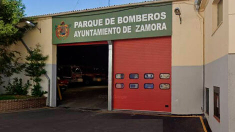 Cuatro bomberos heridos en incendio de un edificio abandonado