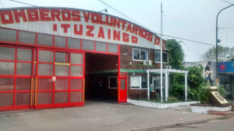 Los bomberos voluntarios le salvaron la vida a un bebé