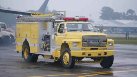 Estados Unidos dona dos camiones para Bomberos