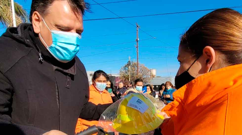 Nuevo equipamiento para Bomberos Voluntarios de Malvinas Argentinas