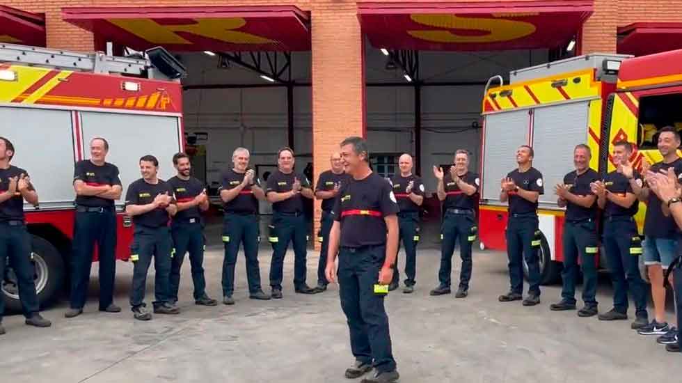 Emotiva despedida de un bombero de Castellón tras 32 años de servicio