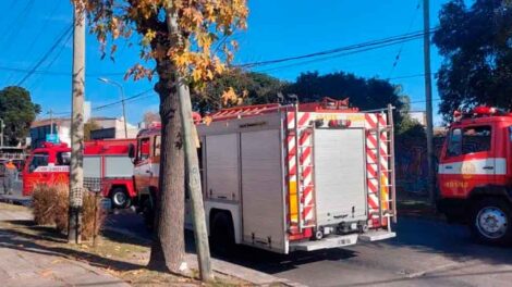 Dos bomberos heridos durante la extinción de un incendio