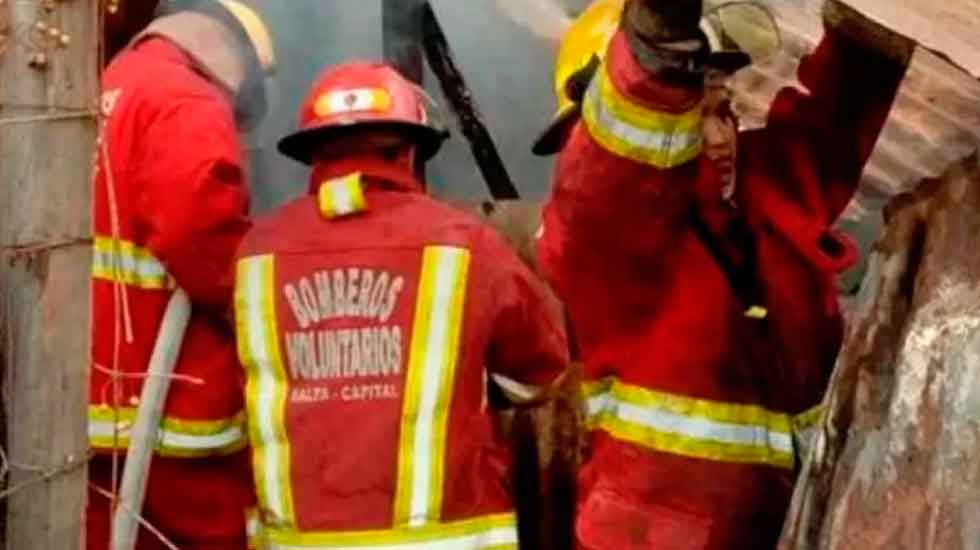 Bomberos voluntarios hacen una rifa para comprar equipamiento