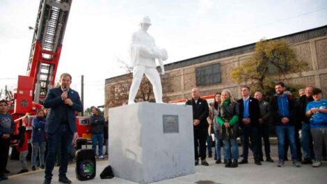 Se inauguró el primer monumento a los Bomberos en Almirante Brown