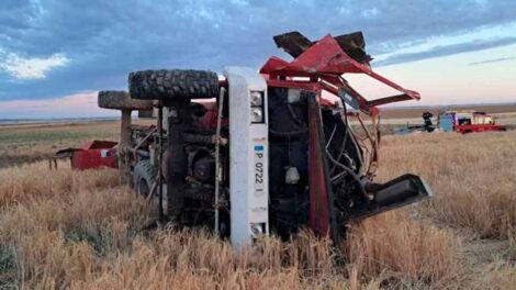 Tres bomberos de Ampudia heridos al volcar su camión