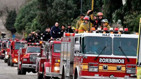 Sonaron sirenas por la celebración del Día del Bombero Voluntario