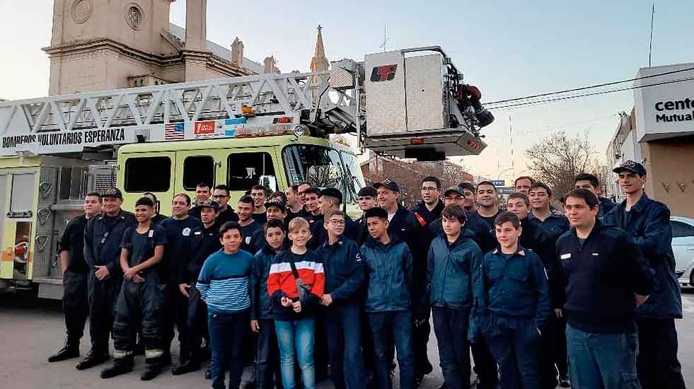 Bomberos de Esperanza celebraron su día en Plaza San Martín