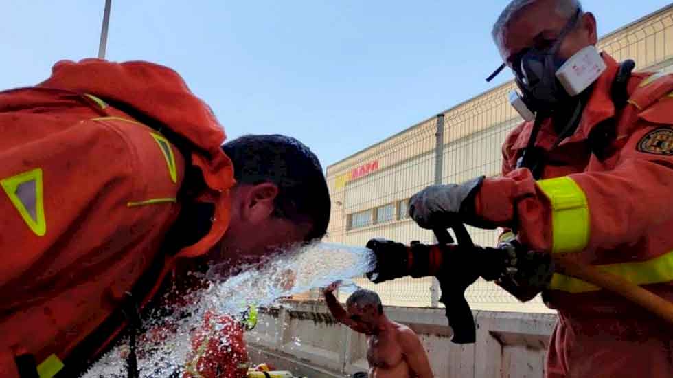 3 bomberos sufren desfallecimiento por altas temperaturas