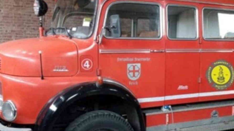 Los bomberos celebran la adquisición de una nueva unidad