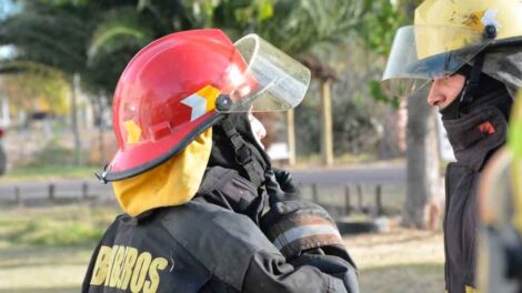 Reabrieron cuartel de bomberos y venden empanadas para mantenerlo