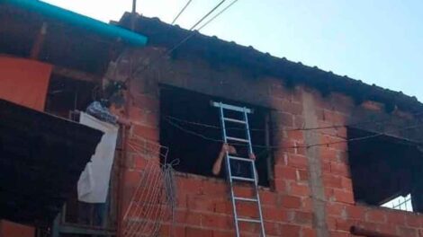 Un bombero de Almirante Brown perdió todo en un incendio