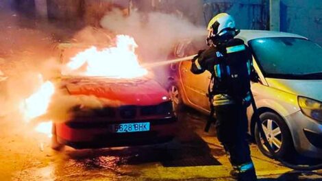 Los bomberos fueron otra vez apedreados en Arcos Quebrados