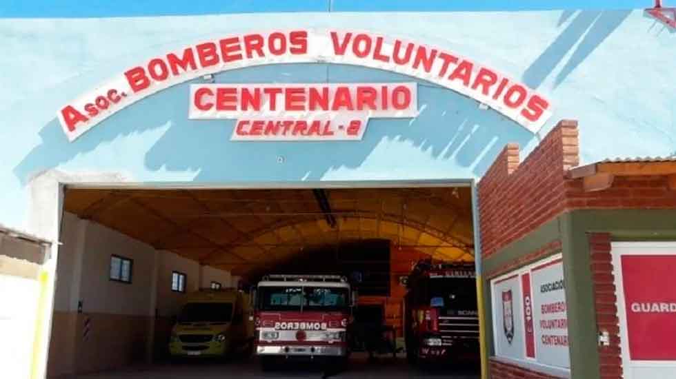 Bomberos voluntarios de Centenario salvaron la vida a un bebé