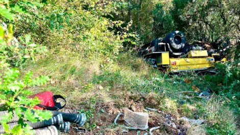 Herido un bombero en la extinción de un incendio en Peñamellera Baja