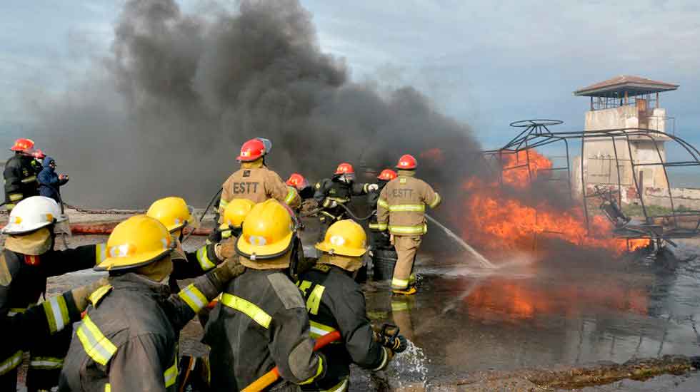 La Armada capacitó a bomberos de la Policía Federal Argentina