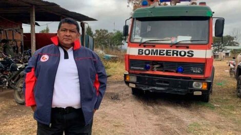 Bomberos chocaron y la Policía les secuestró la autobomba