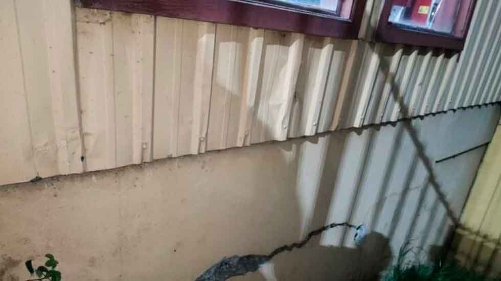 Sismo que se sintió en Chiloé afectó a cuartel de de bomberos 