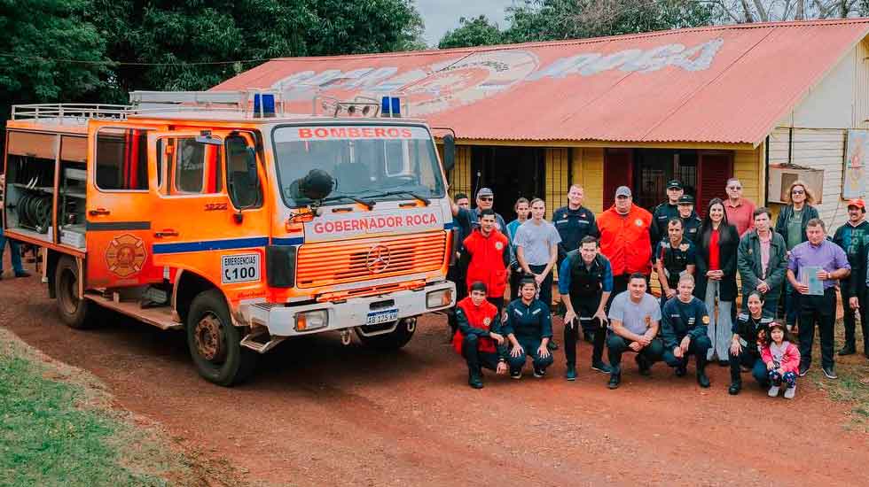 Bomberos Voluntarios de Gobernador Roca con nueva autobomba