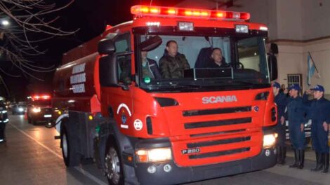 Bomberos Voluntarios de Chivilcoy con nuevo camión cisterna